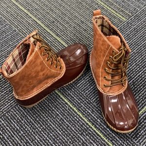 BROWN DUCK BOOT